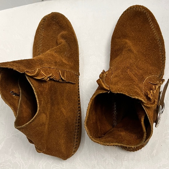 Minnetonka Fringe Suede Hard Sole Moccasin Hippie Boho Moccasins - Picture 5 of 12